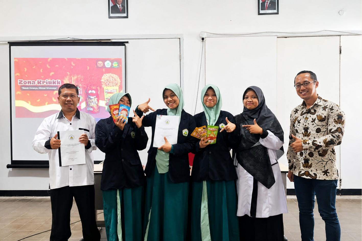 Seminar Hasil Digital Marketing: Wujud Nyata Pembelajaran Berbasis Proyek di SMA Al-Furqan Jember