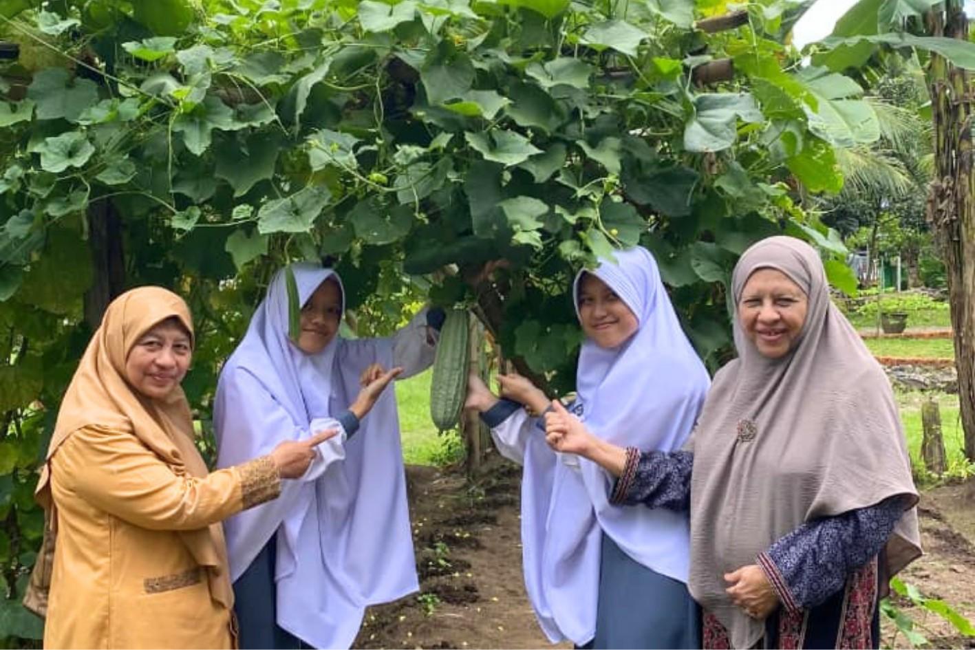 Dari Lahan Kosong Menjadi Kebun Produktif, SMA Al-Furqan Jember Kembangkan Budidaya Sawi, Brokoli, dan Gambas